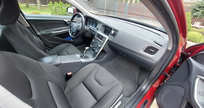 Volvo V60 cena 59500 przebieg: 215000, rok produkcji 2017 z Babimost małe 79
